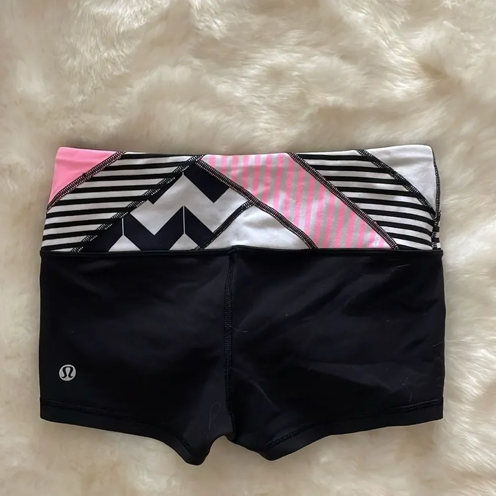 Lululemon Boogie Short Reversible Black Quilt Pink bootie Aztec Stripe s…